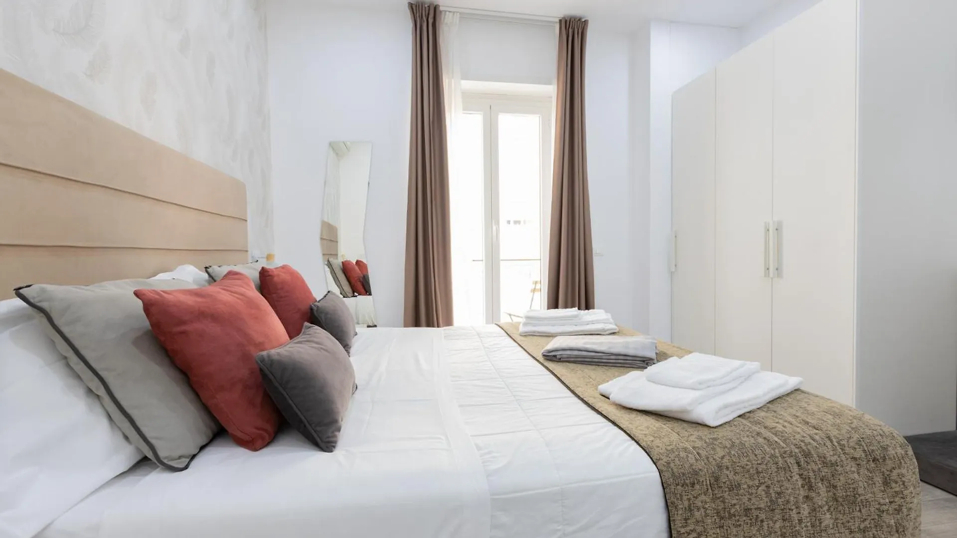 247 Luxury Rooms Trastevere Roma 2*,  Italia