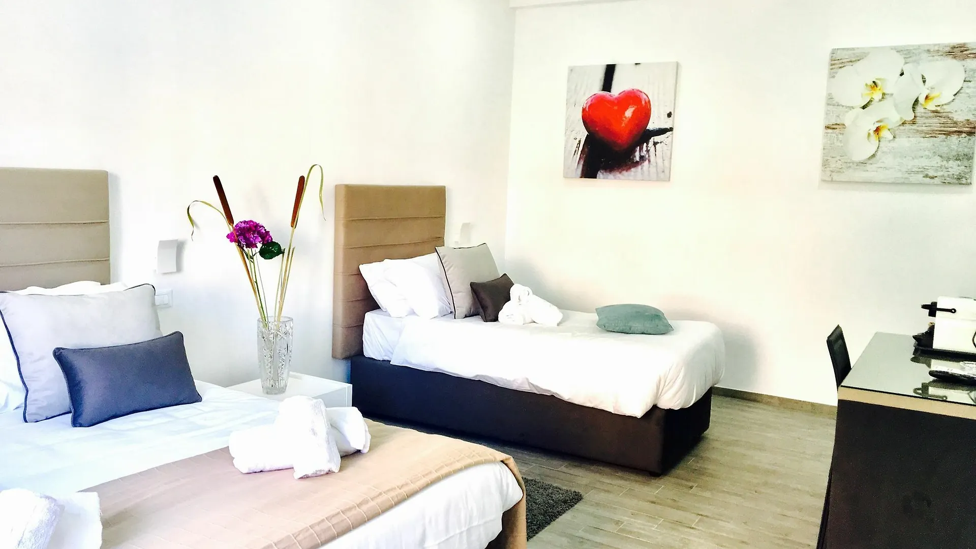 247 Luxury Rooms Trastevere Rome 2*,